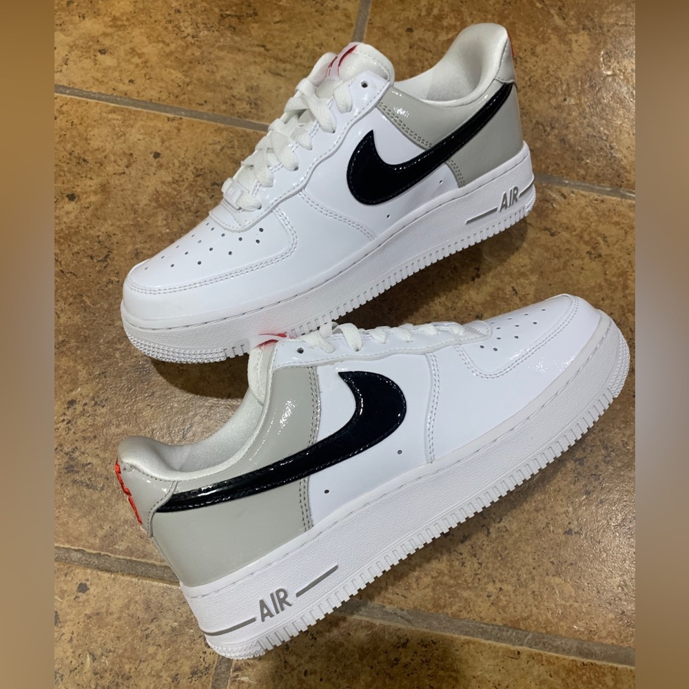 Nike Women’s Air Force 1 '07 ESS Size 7.5 White Black Grey DQ7570-001 new no box